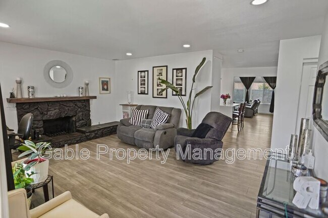 Building Photo - 14628 Daisy Meadow St