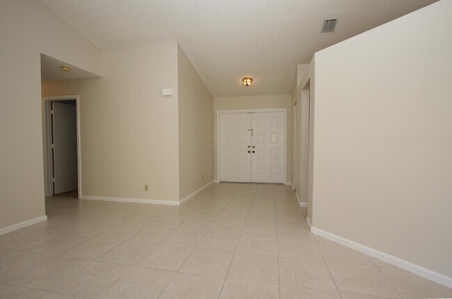Foto del edificio - 8050 W Country Club Blvd