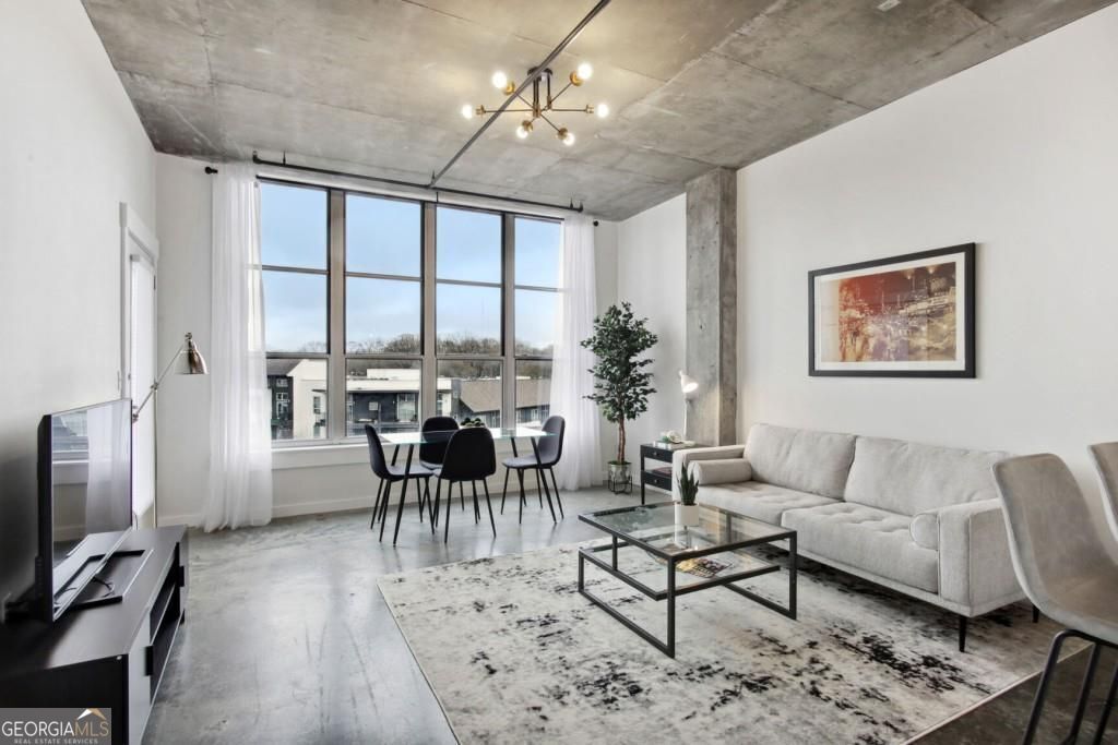 Foto principal - 245 N Highland Ave NE
