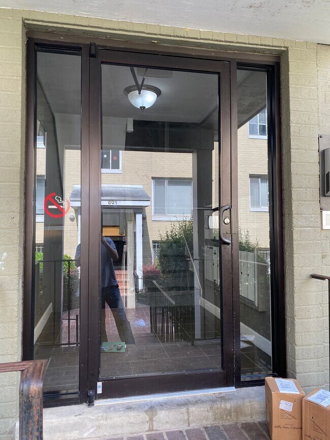Foto del edificio - 2bd/1ba garden apartment; 706 sq.ft. $1400 plus util