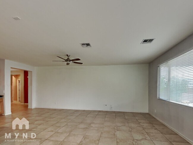 Foto del edificio - 2816 E Russell St