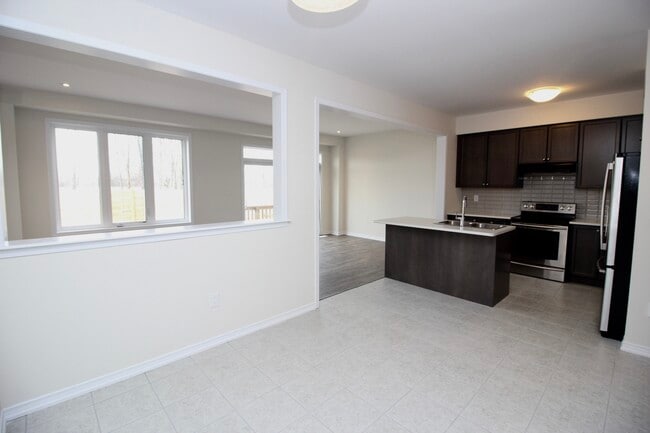 Building Photo - 134 Esther Cres