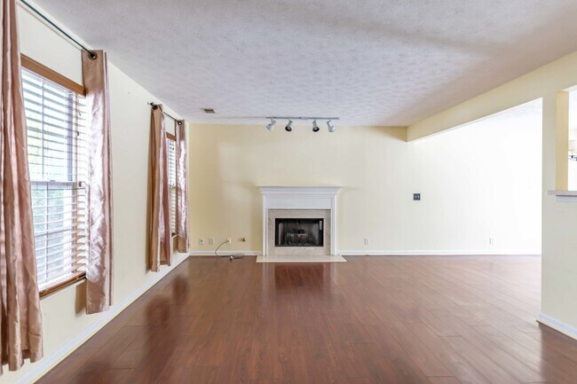 Foto del edificio - 3/2.5 with a Bonus Room and Fenced in Yard...