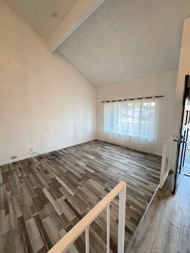 Building Photo - 1013 Doncaster Dr