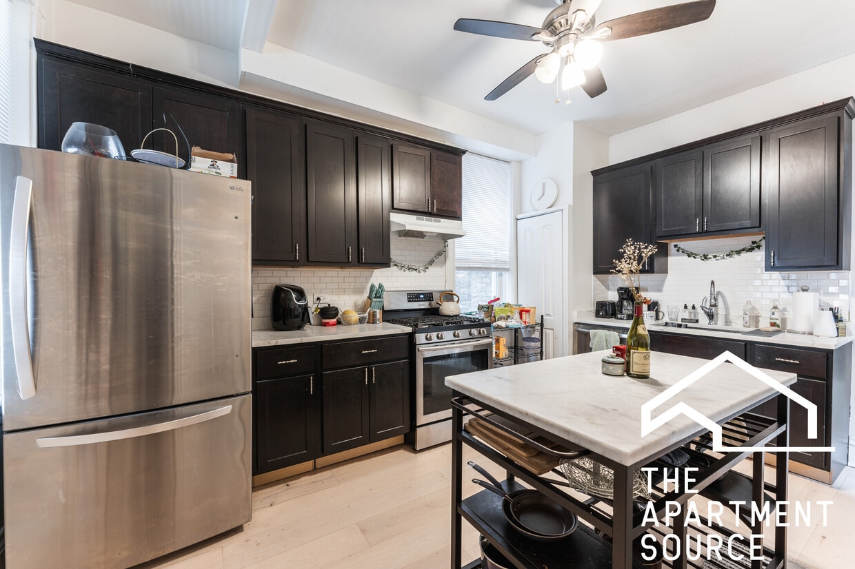 Foto principal - 1629 N Claremont Ave