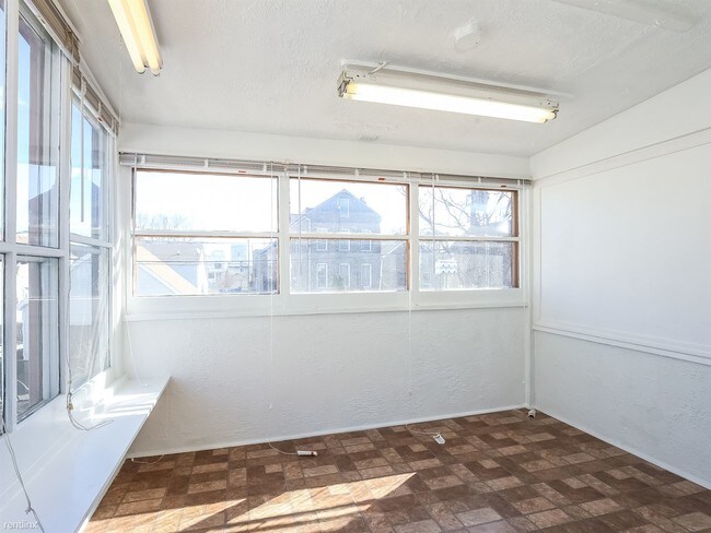 Building Photo - 1725 S Desplaines St