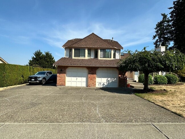 Building Photo - Stunning large 3 bedroom home in West Aubu...
