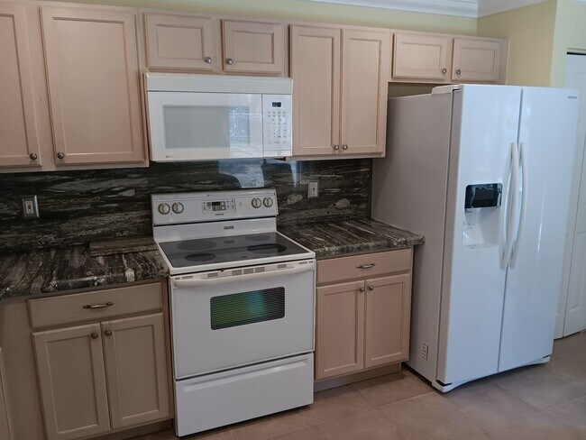 Foto del edificio - 4983 Pinemore Ln