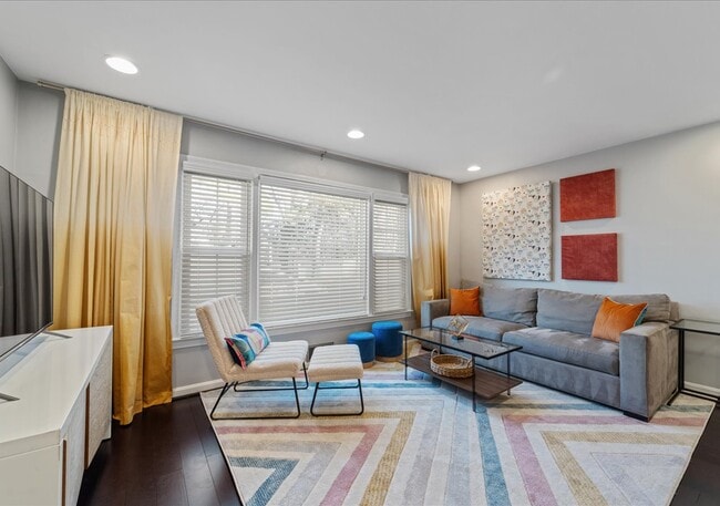 Living Room - 706A W Glebe Rd House