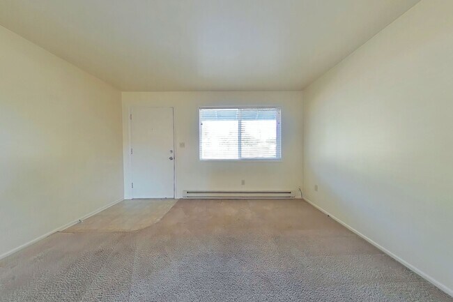 Foto del edificio - 2 Bedroom Apartment ~ Close to Campus ~ Sm...