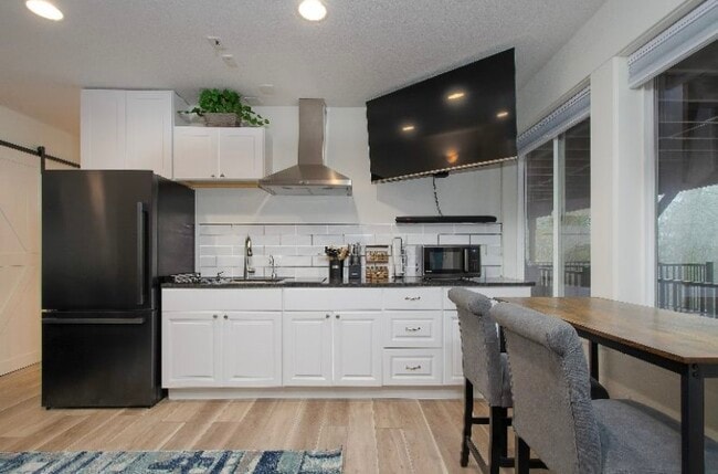 Building Photo - 645 SW 83rd Ave