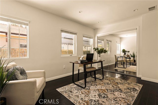 Foto del edificio - 15233 Camarillo St