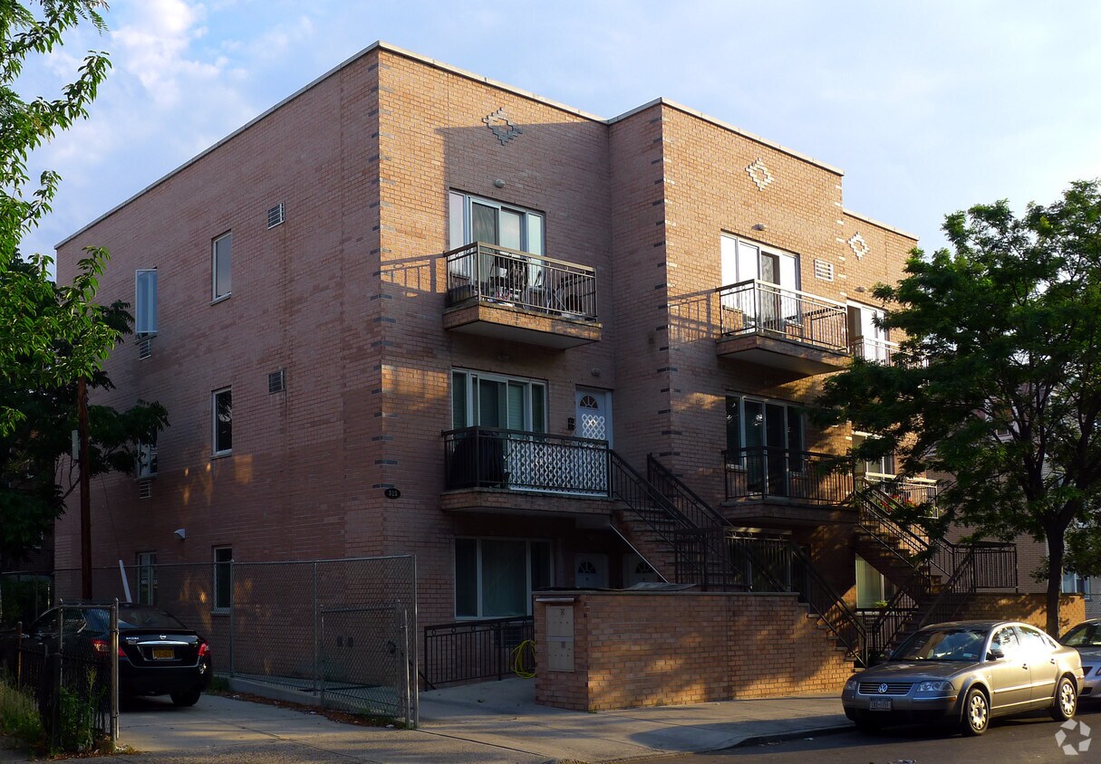 Primary Photo - 315 Foster Ave