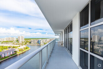 Building Photo - 4010 S Ocean Dr