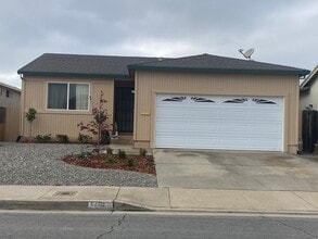 Building Photo - 763 Bronte Ave