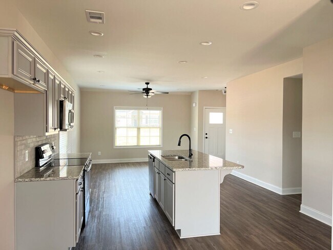 Foto del edificio - Beautiful 4BD/2BA Home with Open Floor Pla...