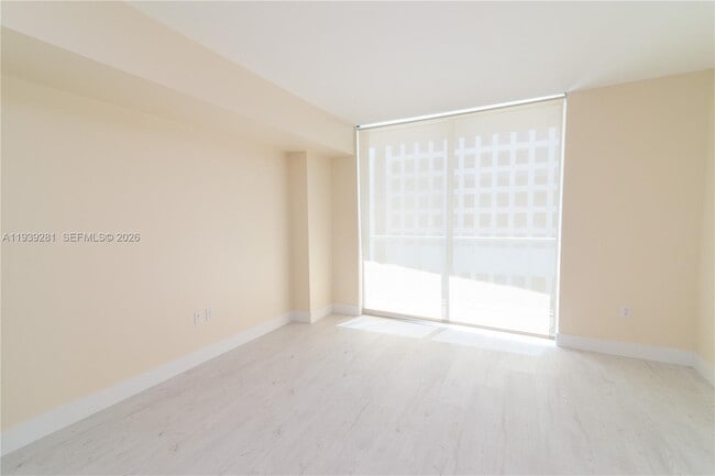 Building Photo - 500 Brickell Ave