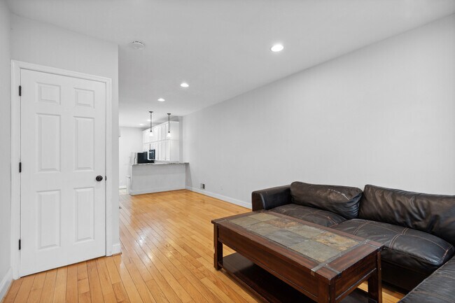 Building Photo - 304 E Fort Ave