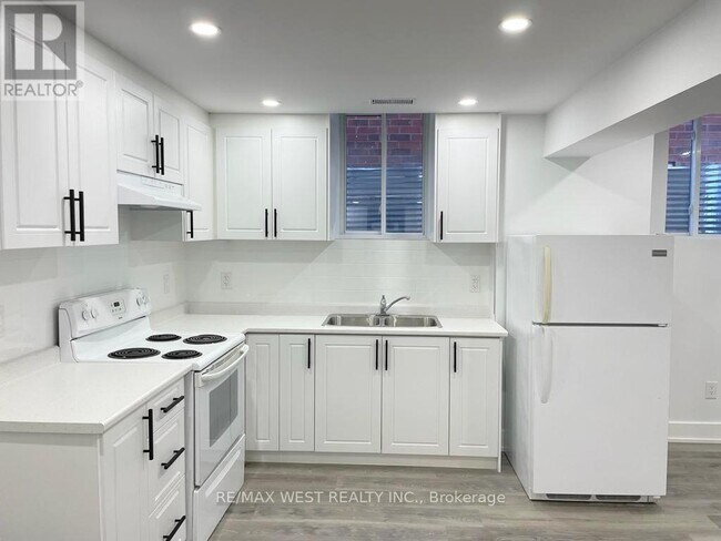 Building Photo - 26 Smoothwater St