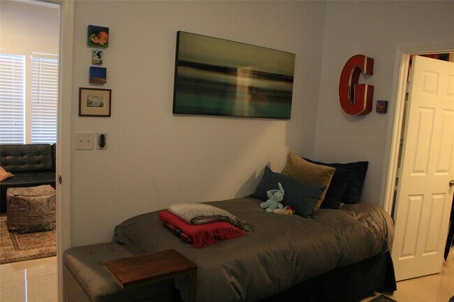 Foto del edificio - 2101 Bernardo De Galvez Ave