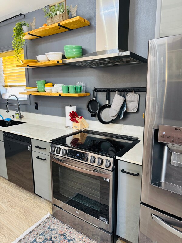 Foto del edificio - 24 E Winding Hill Rd