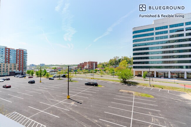 Foto del edificio - 3030 Potomac Ave