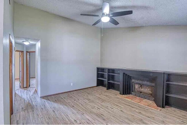 Building Photo - 724 Peregrine Dr
