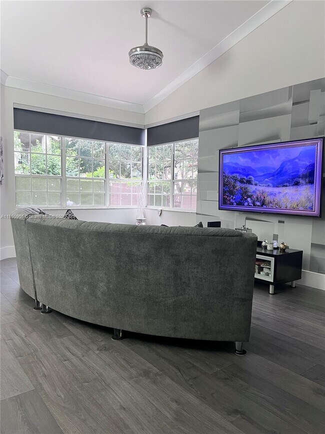 Foto del edificio - 1371 Bayview Cir