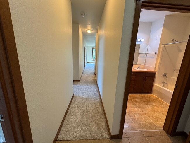 Building Photo - 910 Gladstone St