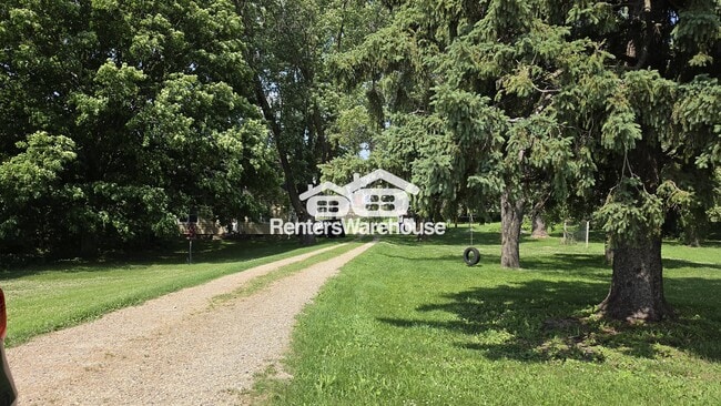 Building Photo - W10894 US-10
