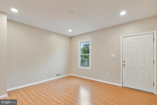 Foto del edificio - 104 Poplar St