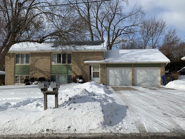 2 Br 1 Bath Duplex Unit With Attached Garage Townhouse For Rent In Primary Photo 2 Br 1 Bath Duplex Unit With Attached Garage