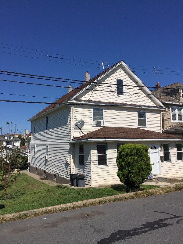 Primary Photo - 142 W South St