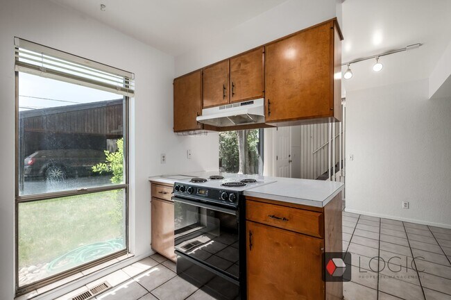 Building Photo - 1815 E Northwoodside Dr