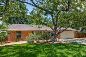 Building Photo - 1903 Boxwood Ct
