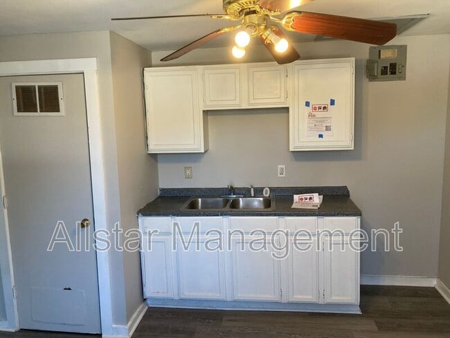 Foto del edificio - 3521 W 58th St