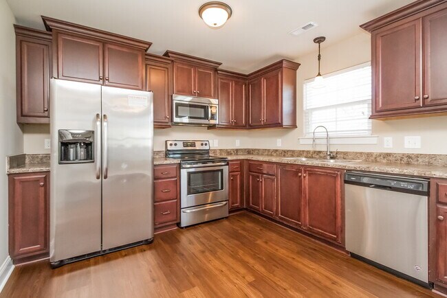 Foto del edificio - 8427 Manor Farm Dr