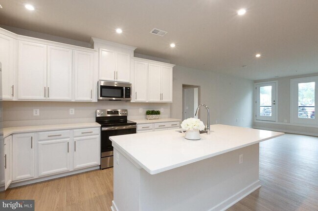 Building Photo - 1669 Bandit Loop