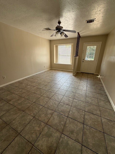 Foto del edificio - 9818 Rockcrest Dr