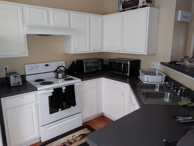 Building Photo - 132 Benfield Cir SE