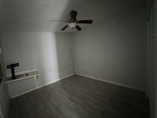 Building Photo - 258 E 12th St