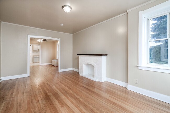 Foto del edificio - 5735 W Montrose Ave