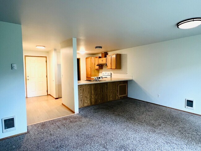 Building Photo - Adadow - Duplex E Broadway
