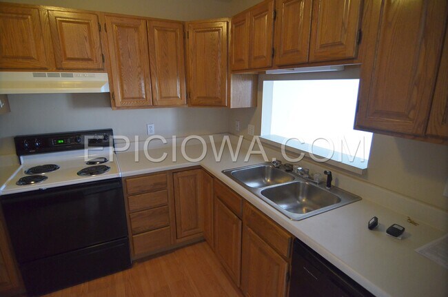 Building Photo - 2815 Ridgeview Way