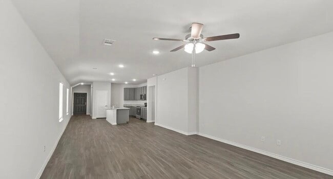 Living Area - 10025 Freighter Trl