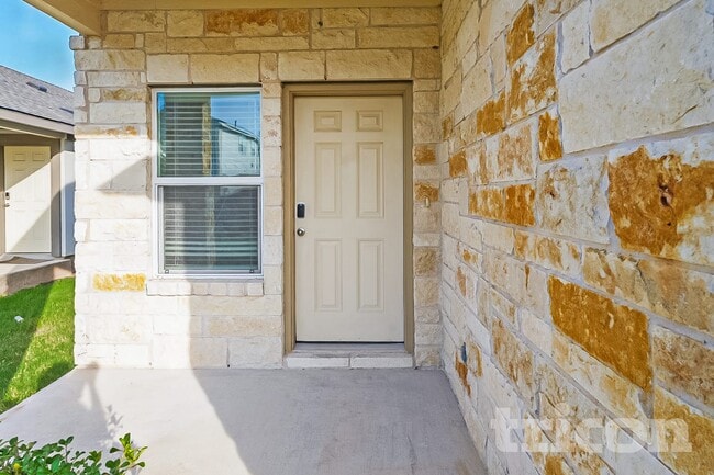 Building Photo - 5200 Saddle Clb Dr