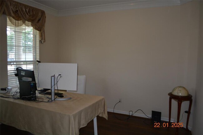 Foto del edificio - 8307 Red Rooster Ln