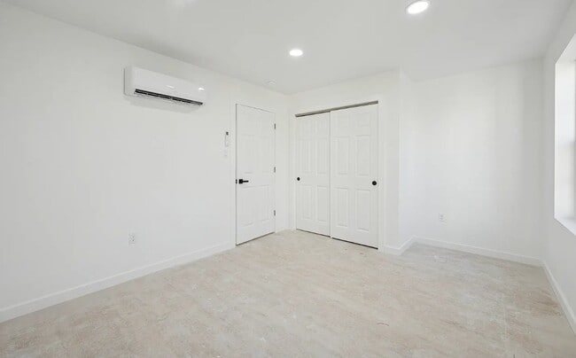Building Photo - 5530 Boyer St