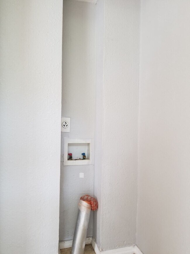 Foto del edificio - Cute 2 bedroom 1 bath recently renovated home