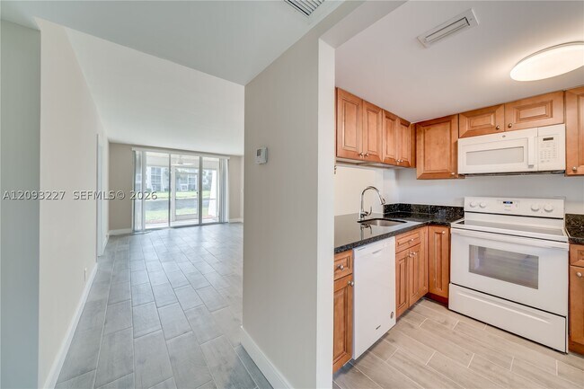 Building Photo - 9230 Lagoon Pl